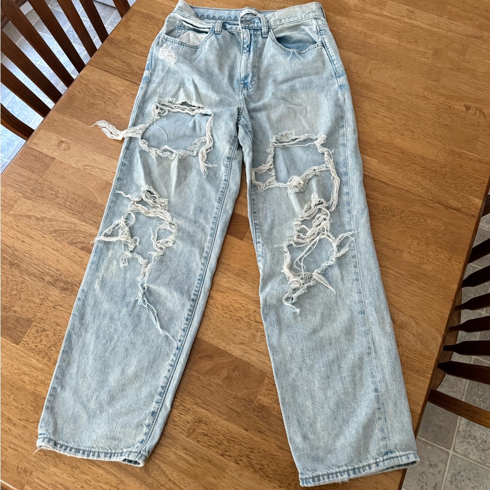 Distressed Light Blue Women's Cropped Jeans